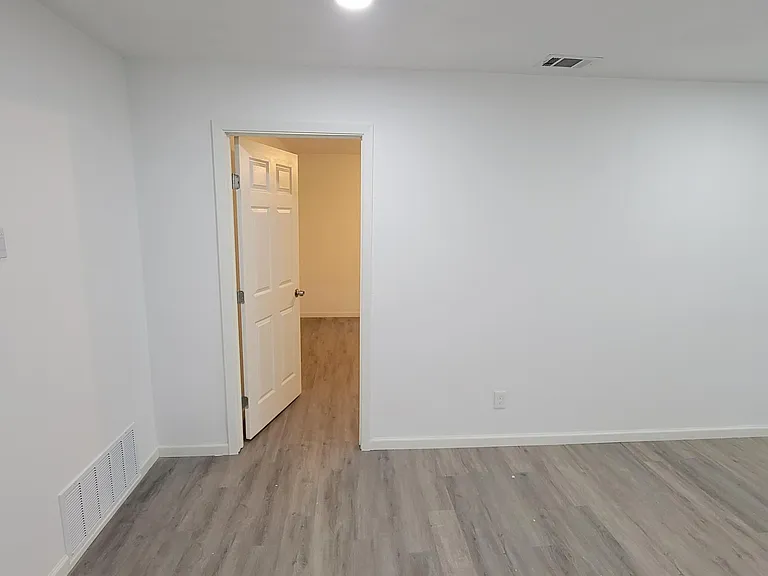 301 Robbins St — Photo 6