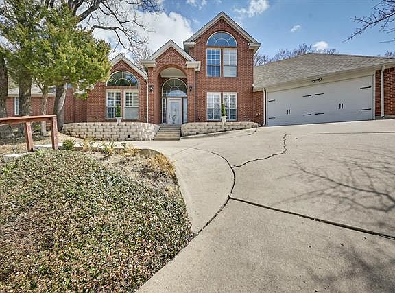 3rd image of 1417 Creekford Dr