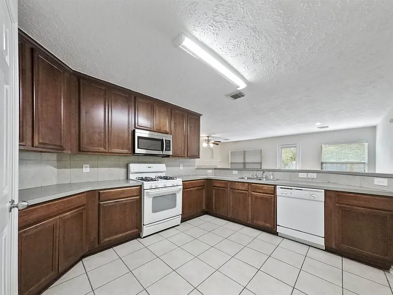 427 Northvalley Dr — Photo 9