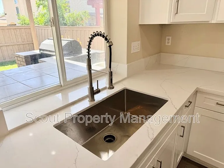 43174 Teramo St — Photo 9
