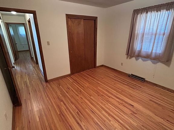 2nd image of 105 Bellaire Rd