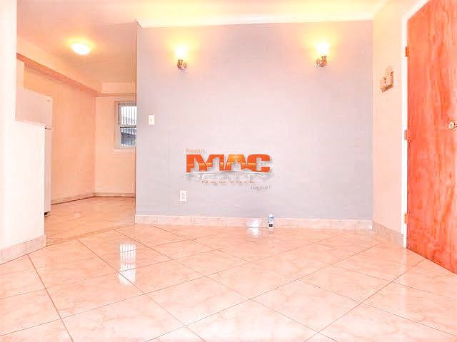 1st image of 2501 Crescent St #1