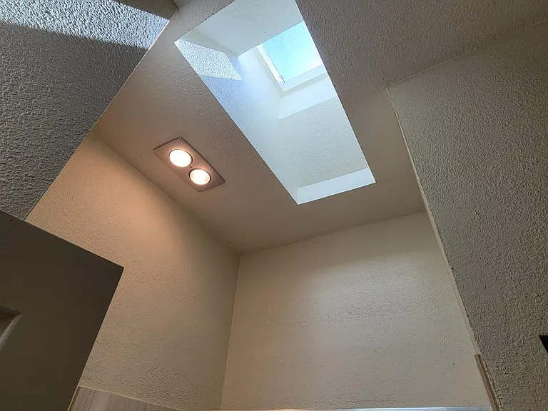 2215 Glenarm Pl — Photo 24