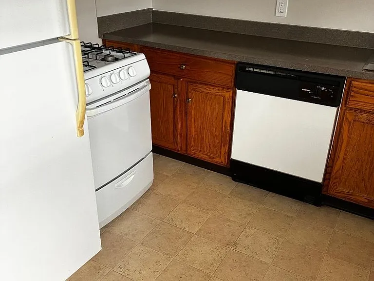 Shawomet Gardens Apartments — Photo 49
