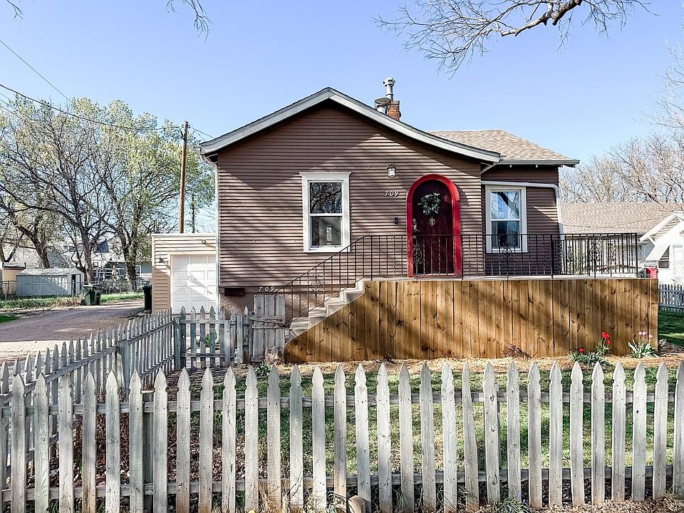1st image of 709 W B ST