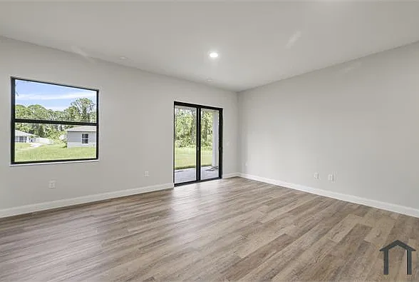 827 Carpenter St E — Photo 22