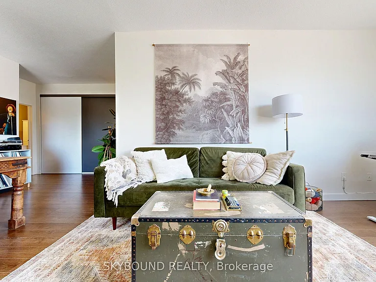 2104 Queen St E #B — Photo 4