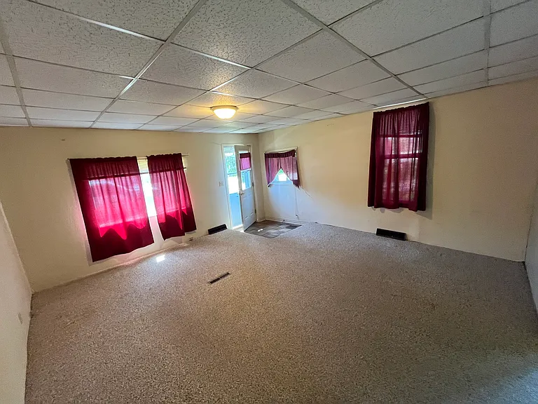 109 Logan Ave W #2 — Photo 6
