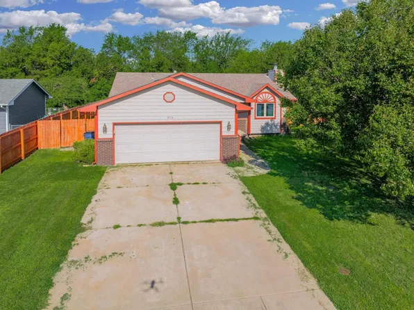 815 N Meadow Rd, Valley Center, KS 67147