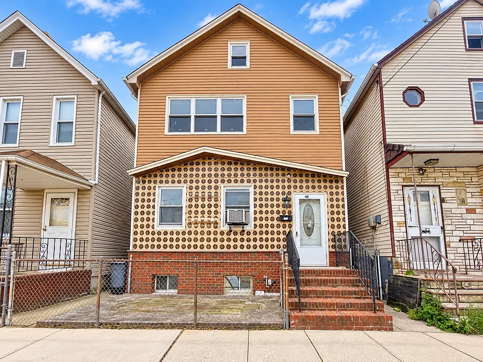 40 Searing Ave #1