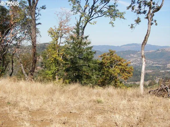 887 Southridge Way, Roseburg, OR 97470