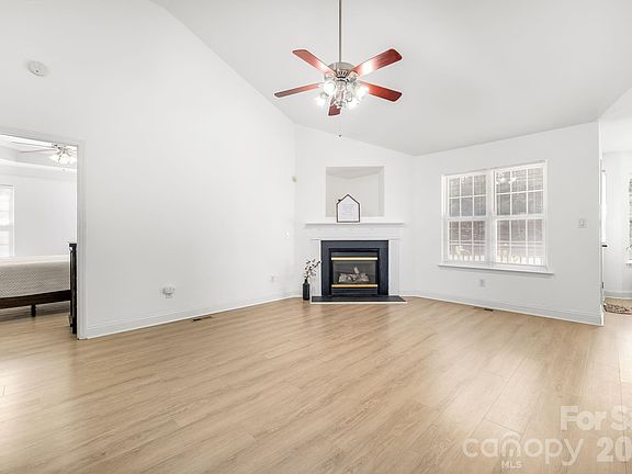 4th image of 7316 Oxford Bluff Dr