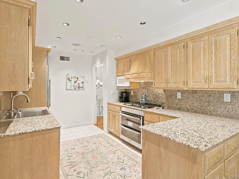 80 Hickory Hill Dr — Photo 15