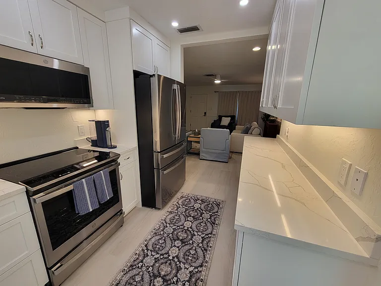 323 Madison Dr — Photo 6