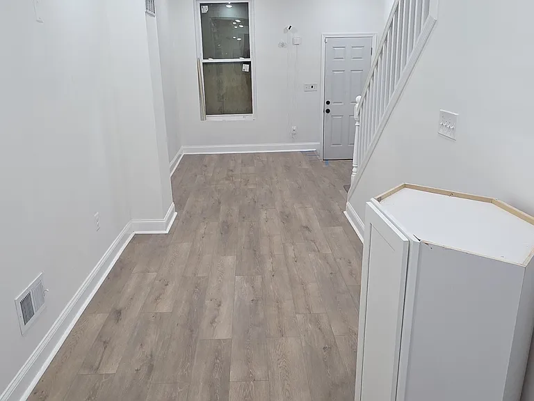 222 N Glover St — Photo 2