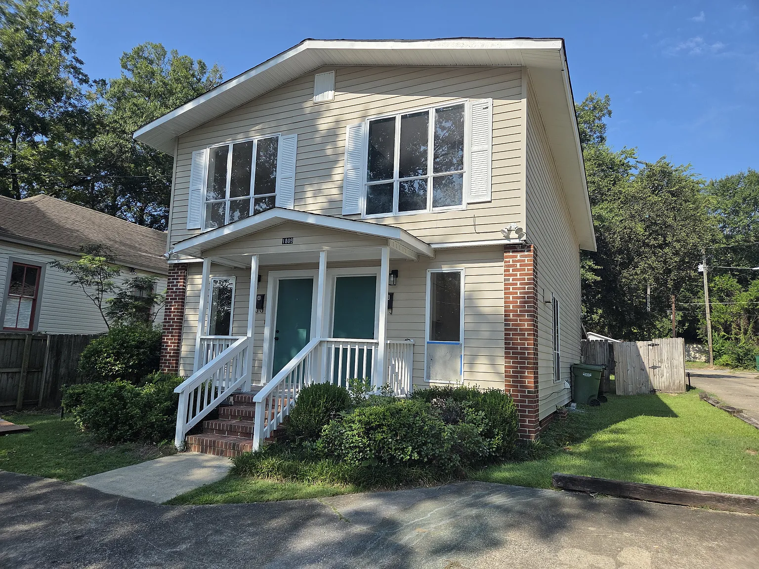 2 bed, 1.5 bath, 1100 sqft, $1,150 — Photo 1
