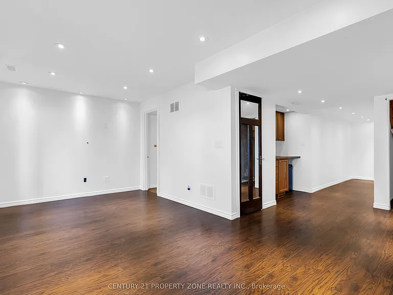 75 Benjamin Cres — Photo 36