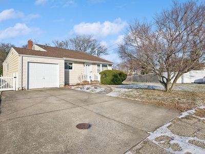 9 Lion Lane, North Babylon, NY, 11703