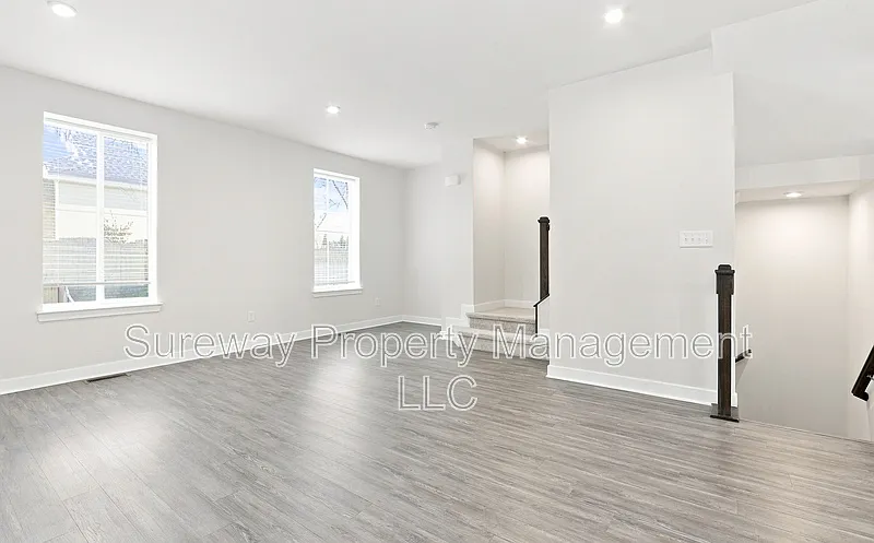 3 bed, 2.5 bath, 1640 sqft, $3,400 — Photo 2