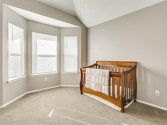 5th image of 632 Ozark Ave