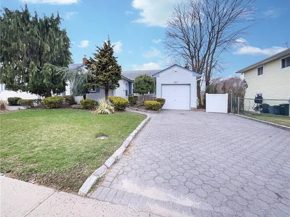 197 Rushmore Street, Westbury, NY 11590