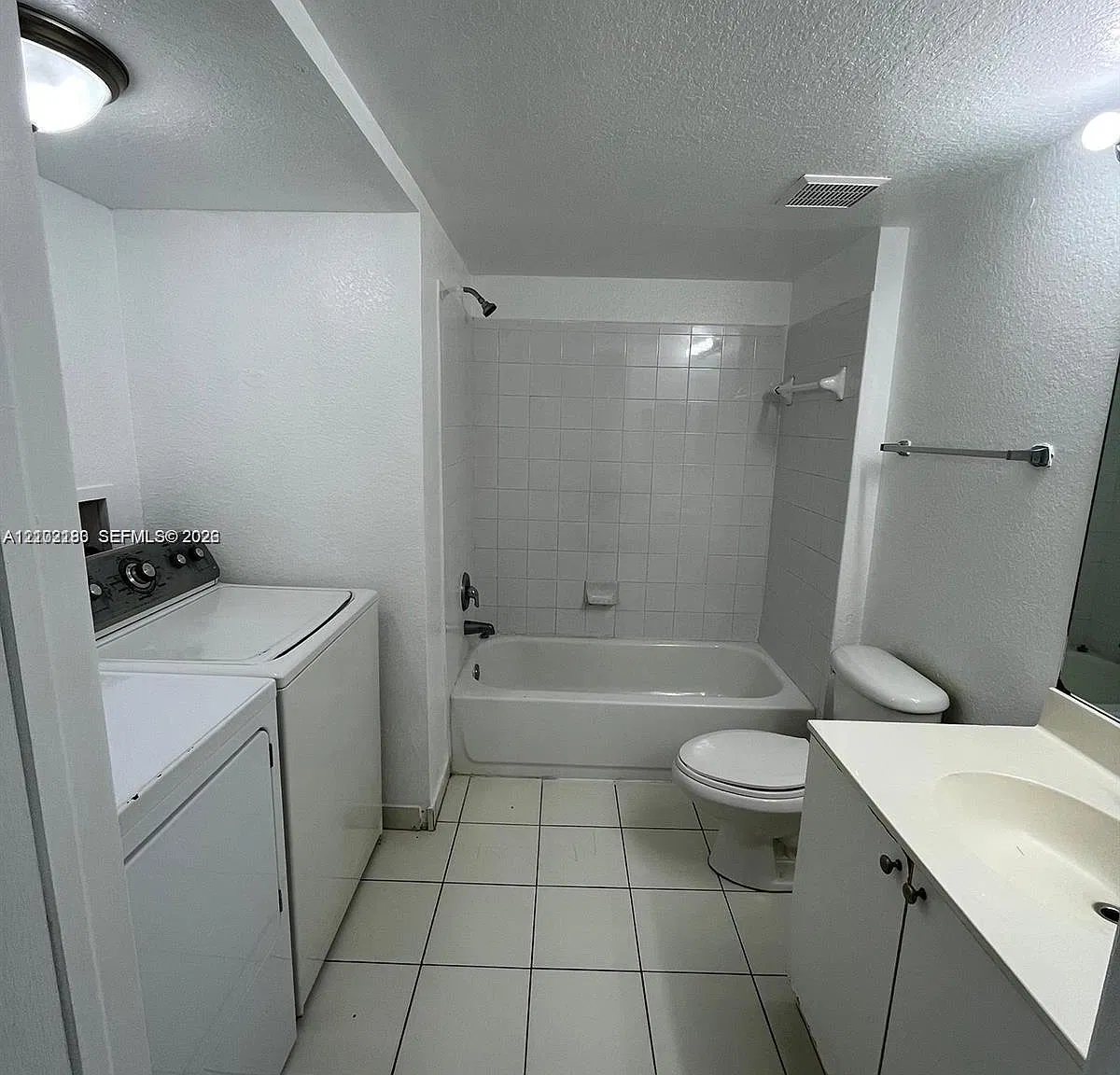 3 bed, 1126 sqft, $2,200 — Photo 3