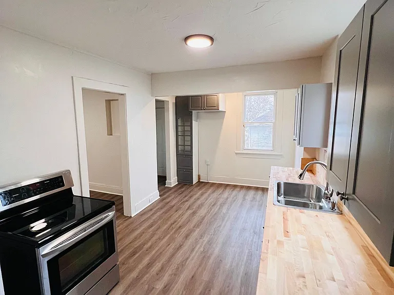 1127 Vernon Dr — Photo 9