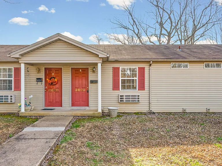 2604 Kenwood Dr — Photo 1