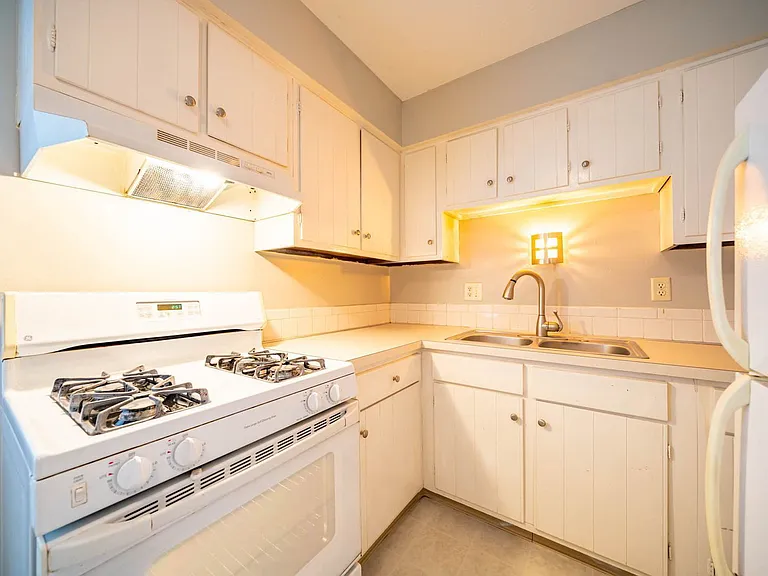 311 E Jenkins Ave #A — Photo 3