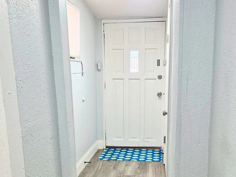 1040 Randall St — Photo 15