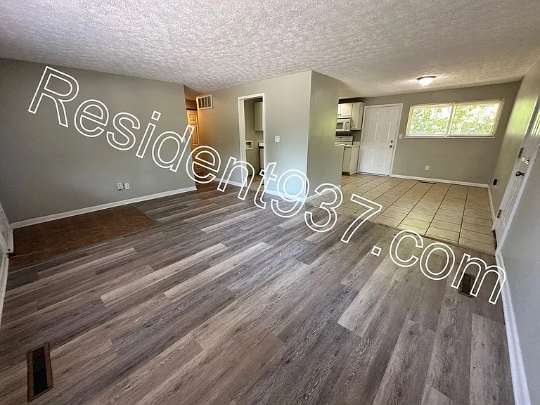 2295 Milesburn Dr — Photo 4