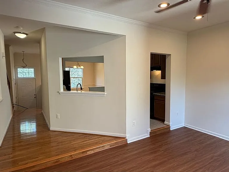 8707 Farnham Way — Photo 11