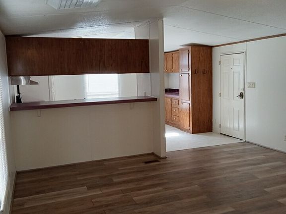 5th image of 945 N Auburn Ave Trailer 34