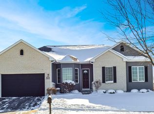 998 Hamilton Dr, Sycamore, IL 60178