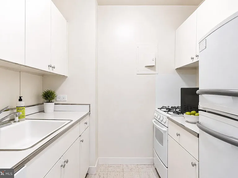 210 Locust St #4EW — Photo 2