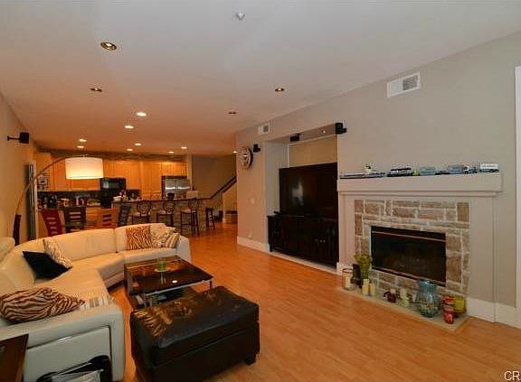 2nd image of 28 Leucadia #90