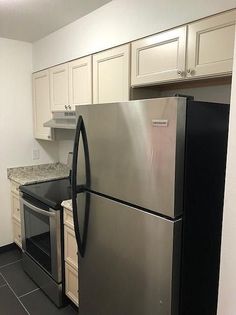 1st image of 2900 Knollridge Dr APT E
