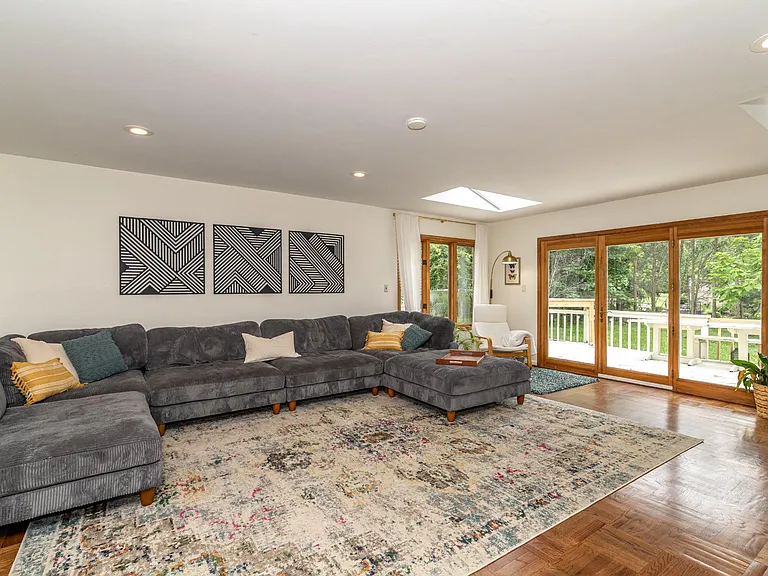 1800 Lark Ln — Photo 9