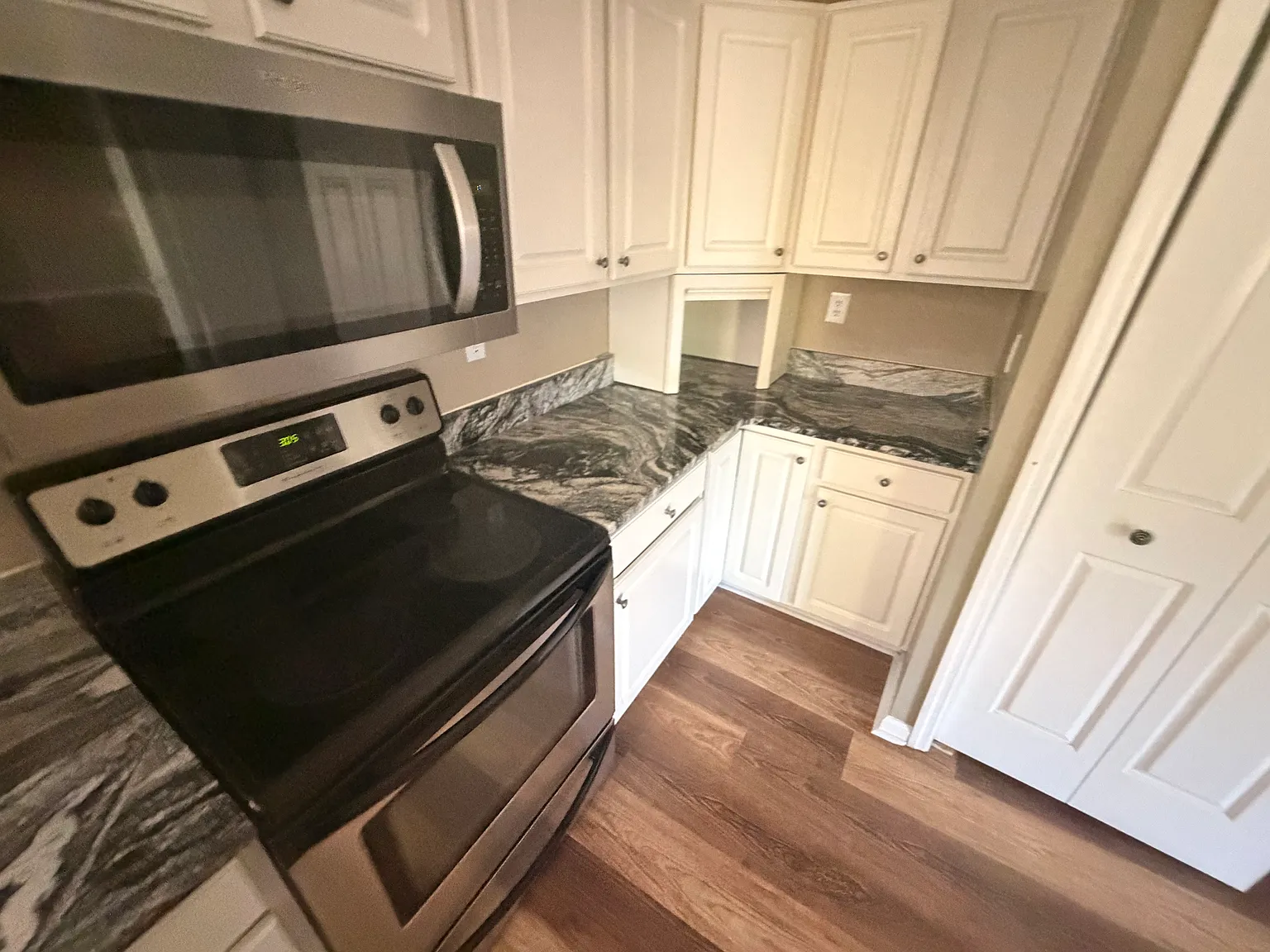 3 bed, 2.5 bath, 1600 sqft, $1,950 — Photo 3
