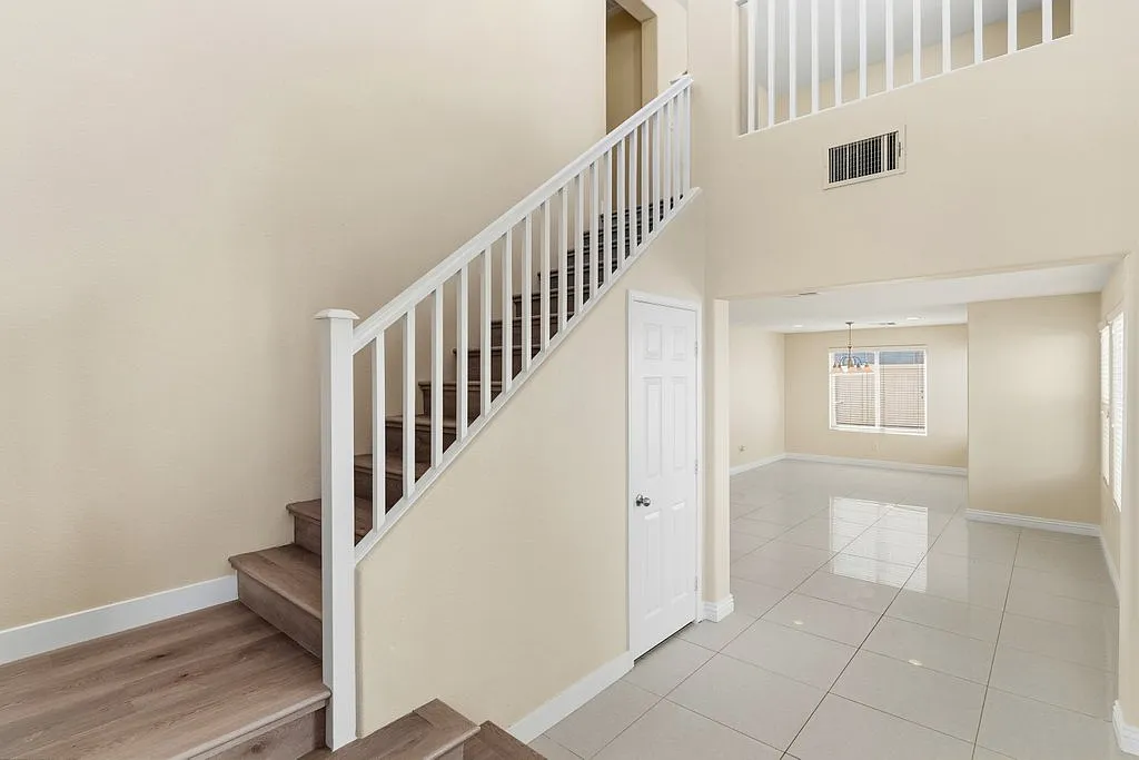 3 bed, 1826 sqft, $2,200 — Photo 4