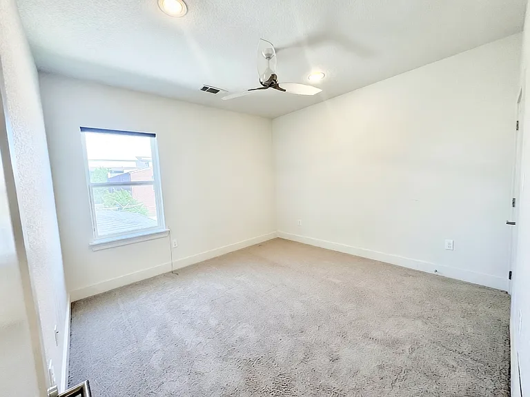 207 Adrian Dr — Photo 11