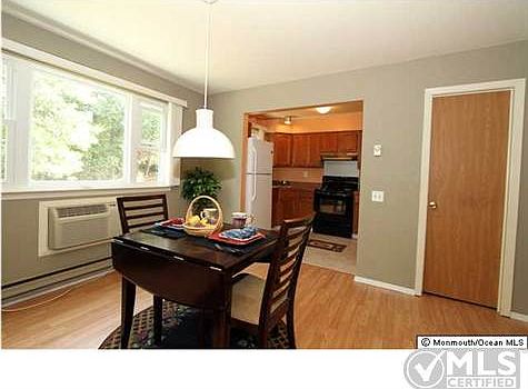 3rd image of 16 Berkshire Ct #D