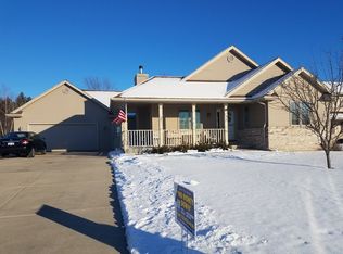 907 Shamrock Ln, Watertown, WI 53094