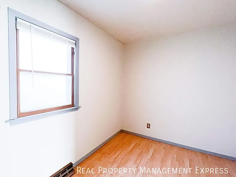 715 S 4th Ave — Photo 7