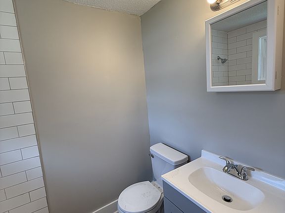 5th image of 108 Molette St APT B