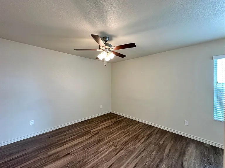 906 Childress Dr — Photo 24