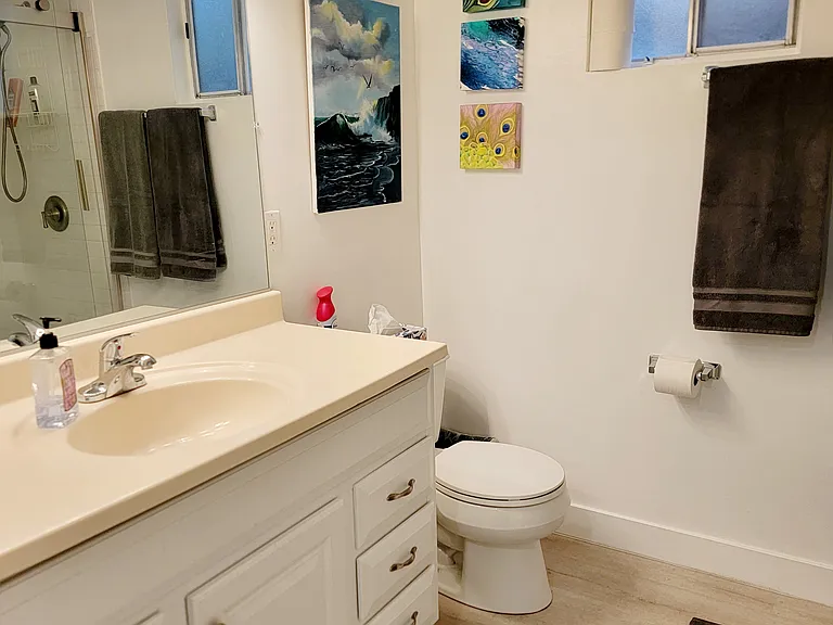 1232 N June St #B — Photo 19