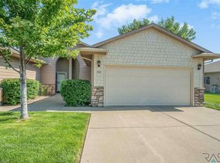 1102 E Carra Pl, Sioux Falls, SD 57108