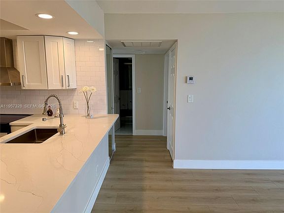 4th image of 20335 N Country Club Dr APT 1203
