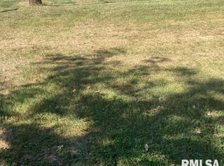 605 W McLean St, Colchester, IL 62326